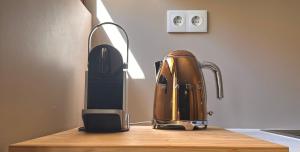 a toaster sitting on top of a kitchen counter at House Real Companhia in Vila Nova de Gaia