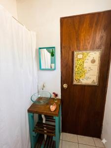 a table with a bowl on it next to a door at Refugio El Dormilón, Jardín cercado, Wifi, Playa 300 m, Pet friendly in La Pedrera +10 photos
