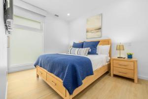 a bedroom with a bed with a blue blanket at Glamorous and modern beach apartment Eagle beach ARUBA in Savaneta +9 photos