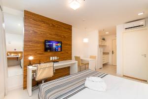 a bedroom with a bed and a tv on a wall at Vision Diária Brasil 08200 in Brasília +36 photos