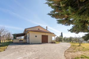 a small white house with a driveway at Casa Simone in Torella deʼ Lombardi