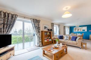 a living room with a couch and a tv at 4 Bed in Croyde oc-sundow in Croyde