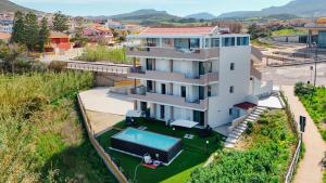 an aerial view of a house with a swimming pool at Riflessi D'aurora in Castelsardo