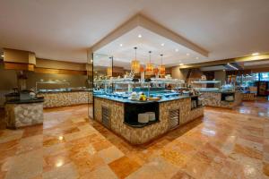 a large kitchen with a buffet in a restaurant at Grand Oasis Palm - All inclusive in Cancún