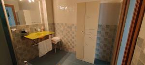 a bathroom with a sink and a mirror at Apartamento Katy in Seville +6 photos