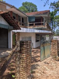 a house with a gate and a fence at dankotuwa in Seeduwa