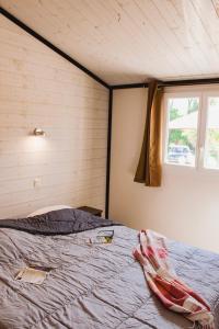 a bedroom with a bed and a window at Le Clos des Soulacaises in Soulac-sur-Mer