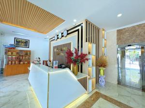 a lobby with a counter with flowers on it at ĐỨC THẠNH HOTEL in Rạch Giá