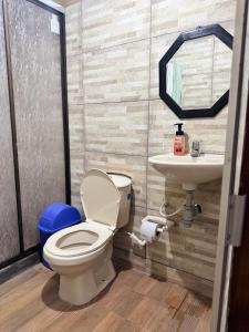 a bathroom with a toilet and a sink at Maiku Amazonas in Puerto Nariño