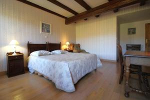 a bedroom with a bed and a table and a desk at Chambre n4 Maison dHôtes de Charme in Maizières
