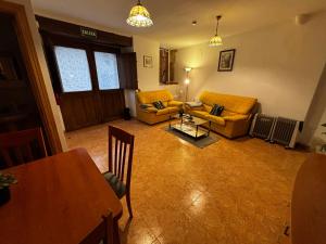 a living room with two couches and a table at Casa rural Chantal in San Martín de Trevejo