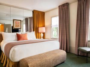 a hotel room with a large bed and a window at The Hotel Lili in Los Angeles