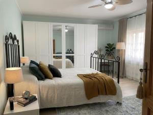 a bedroom with a large bed and a mirror at Casa Dolce Casa Napoli&Amalfi&Positano 6&7 Alloggiano gratis in Trecase