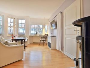 a kitchen and living room with a table and chairs at Landhaus Victoria in Boltenhagen