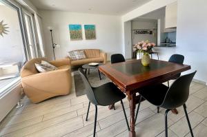 a living room with a wooden table and chairs at Ferienwohnung C15 in Orselina