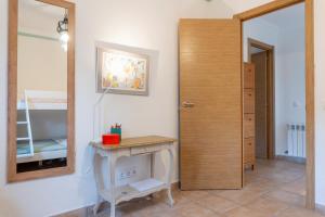 a room with a mirror and a table with a desk at Casa con jardìn en Son Españolet in Palma de Mallorca +41 photos
