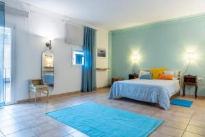 a bedroom with a bed and a large window at Casa con jardìn en Son Españolet in Palma de Mallorca