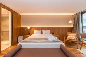 a bedroom with a large bed and a chair at Brasil 21 Bloco D Flat em Brasília 80760 in Brasília