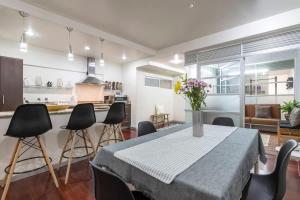 a kitchen and dining room with a table and chairs at Chic 2BR Condo in Condesa steps from Parque Mexico in Mexico City
