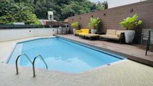 a swimming pool on the roof of a building at Studio apartment in downtown Joinville, SC in Joinville