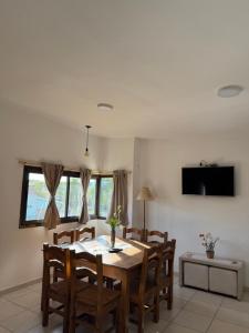 a dining room with a table and chairs at Alojamiento Caroya in Colonia Caroya