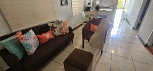 a living room with a couch and two chairs at Casita Playera Aguadeña in Tablonal