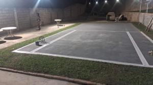 a tennis court in a garage at night at Sitio Walll in Sao Jose da Lapa