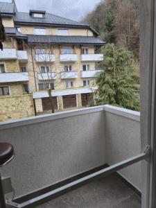 a balcony with a view of a building at Edward Luxury Studio in Slănic-Moldova