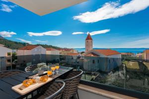 a balcony with a table with a view of a city at Sunshine Breeze in Promajna