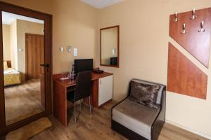 TV a/nebo společenská místnost v ubytování Sharkov Family Hotel