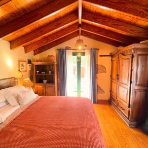 a bedroom with a large bed and a window at Dúplex de invitados en medio del bosque in Firgas +30 photos