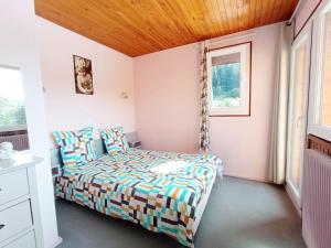 a bedroom with a bed and a window at Gîte les Égravines in Mijoux