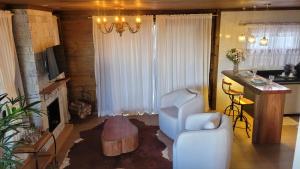 a living room with a couch and a table at Chalé Recanto do Pimenta 02 in Venda Nova do Imigrante