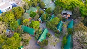 an overhead view of a yard with trees and houses at Hotel Recanto do Bosque in Sorriso +12 photos