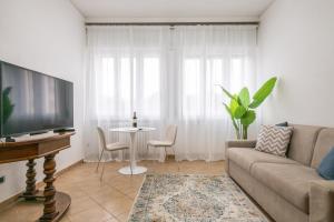 a living room with a couch and a table at Mandela Stadium Apartment in Florence