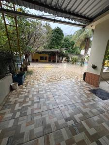 an empty courtyard with a tile floor in a building at Pouso amigo do Vt 2 in Paracambi
