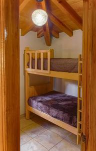 a room with two bunk beds in a cabin at Cabaña Andrea y Sofía in Mazamitla +7 photos