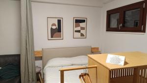 a small bedroom with a bed and a table at RC vacanze interno 57 in Rocca di Mezzo