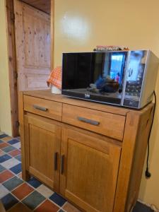 a tv sitting on top of a wooden dresser at Winery Matisi in Babaneuri