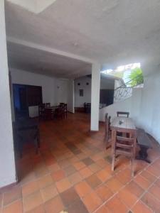 a room with a table and chairs and a dining room at Hotel Campestre Lucila in Estación El Salto