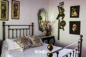 a bedroom with a bed and a mirror at Finca Romelia Orchids and Birds in Manizales