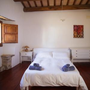 a bedroom with a bed with two towels on it at La Casa de la Llum in Amer