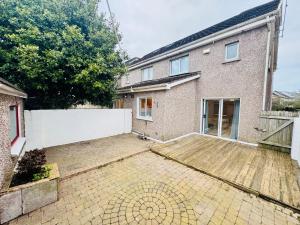 an empty driveway in front of a brick house at Lord Windsor's Regal Chamber in Drogheda