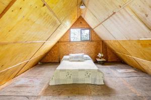 a large room with a bed in a wooden structure at La cabaña del Búho in Cali