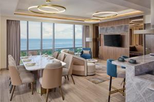 a dining room with a table and chairs at Mercure Mactan Cebu in Mactan