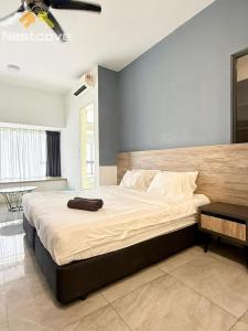 a bedroom with a large bed in a room at Imperio Residences Private Bathtub or Jacuzzi by Nestcove in Malacca