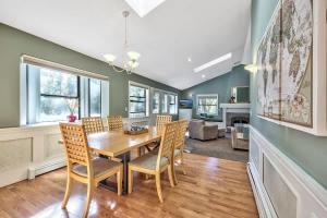 a dining room with a table and chairs at Minnow's Run in Kings Beach