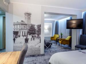 a hotel room with a picture of a building at Mercure Czestochowa Centrum in Częstochowa
