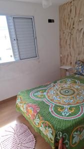a bedroom with a bed and a window and a rug at Sidnei Ferreira da Silva in Presidente Prudente