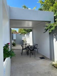a patio with chairs and a table in a building at Gris Urbano in Federación